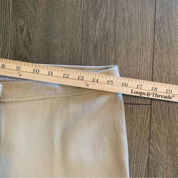 CHICO’S Crop pants women’s size 1.5 or  M/10 Tan flat front wide leg. - Picture 9 of 13